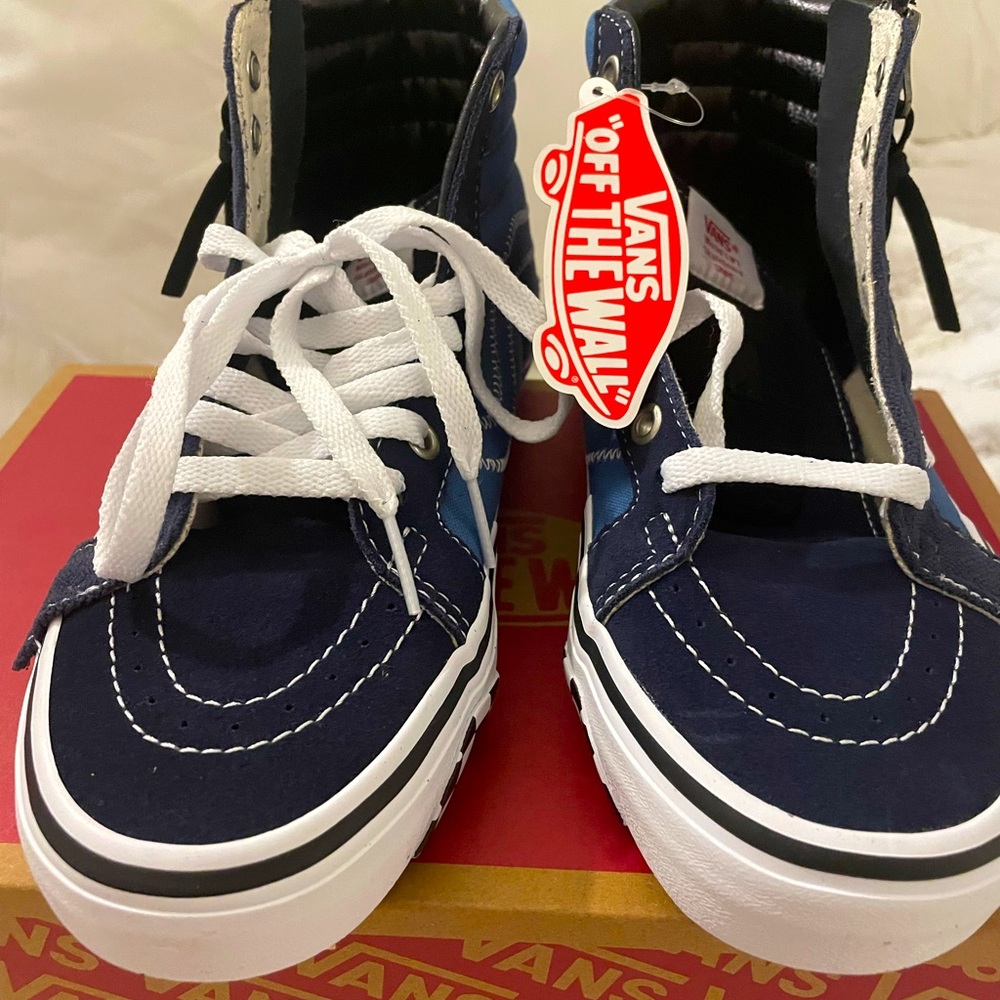 Vans high top w laces